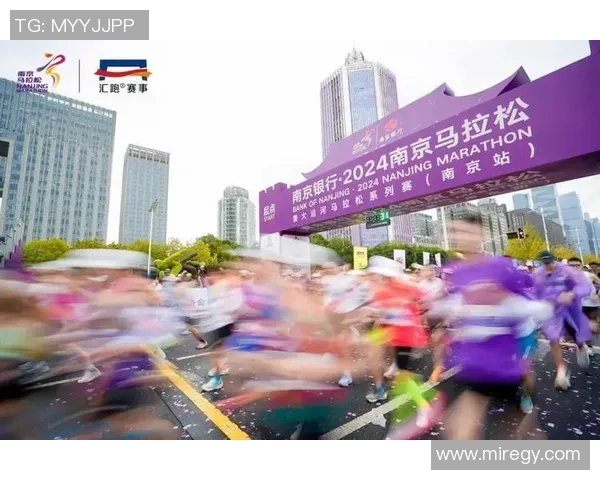 南京城市马拉松点评：飞盘队展现团队力量与拼搏精神